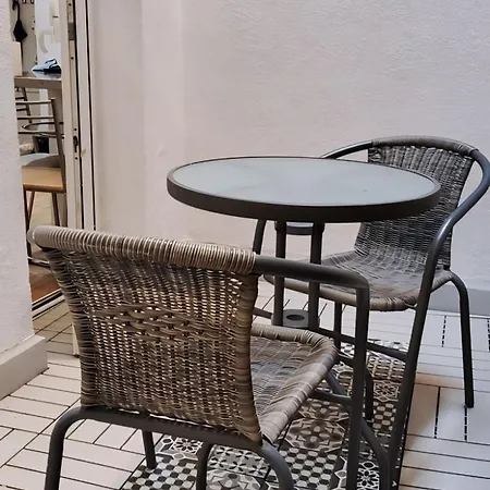 Céntrico apartamento con patio-3